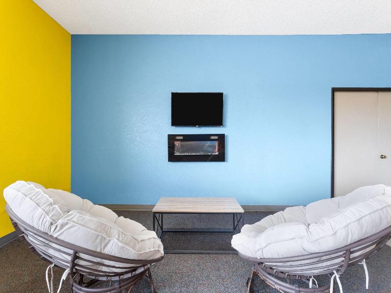 Days Inn by Wyndham Rawlins