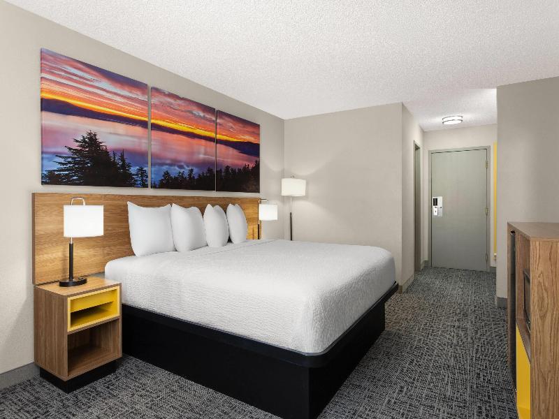 Days Inn by Wyndham Rawlins image