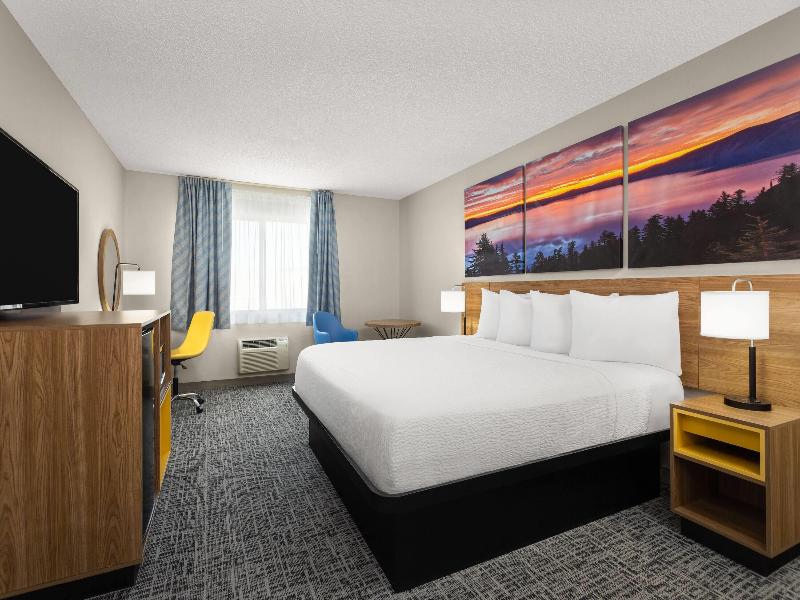 Days Inn by Wyndham Rawlins image