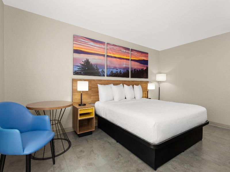Days Inn by Wyndham Rawlins image