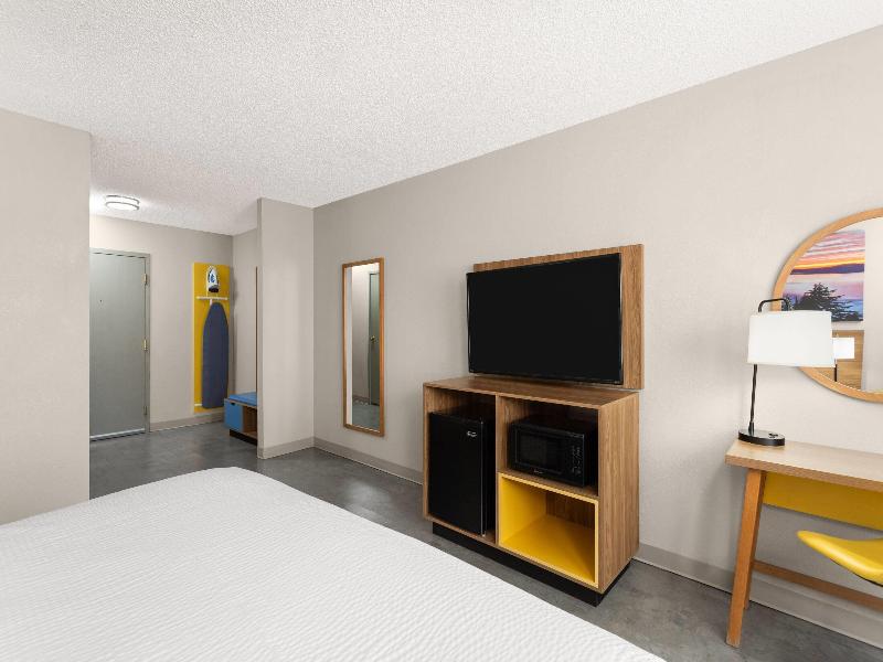 Days Inn by Wyndham Rawlins image
