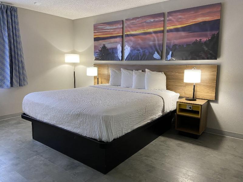 Days Inn by Wyndham Rawlins image