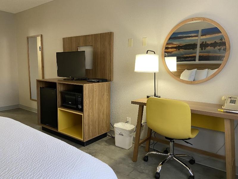 Days Inn by Wyndham Rawlins image
