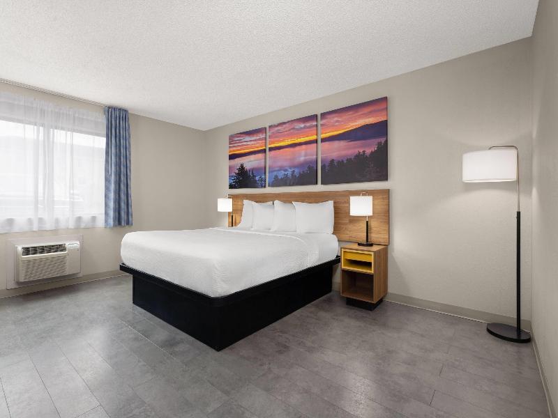 Days Inn by Wyndham Rawlins image