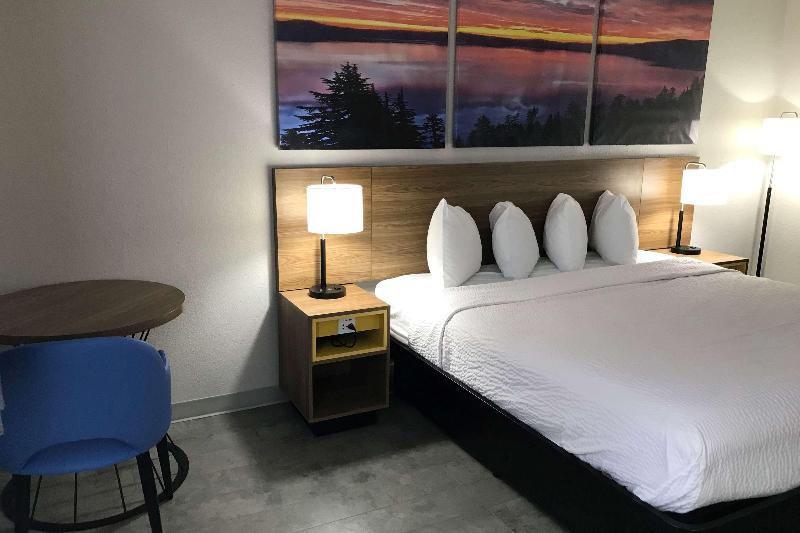 Days Inn by Wyndham Rawlins image