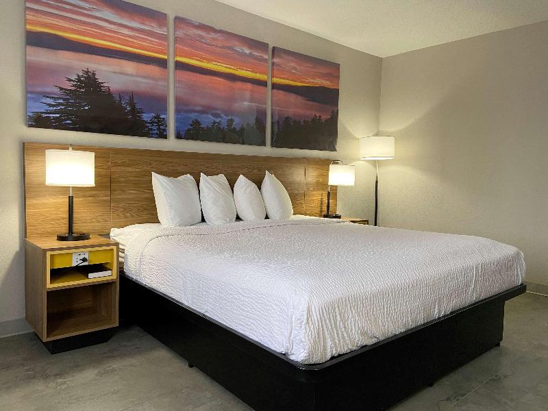 Days Inn by Wyndham Rawlins image