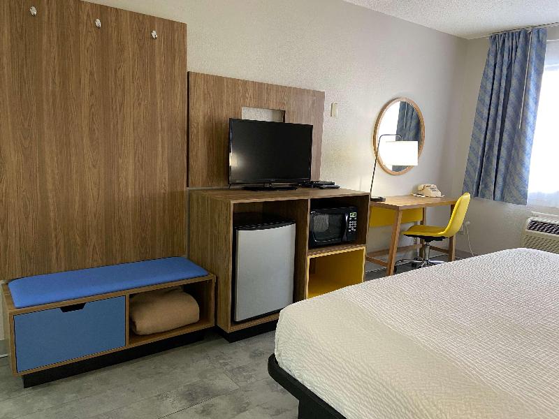 Days Inn by Wyndham Rawlins image