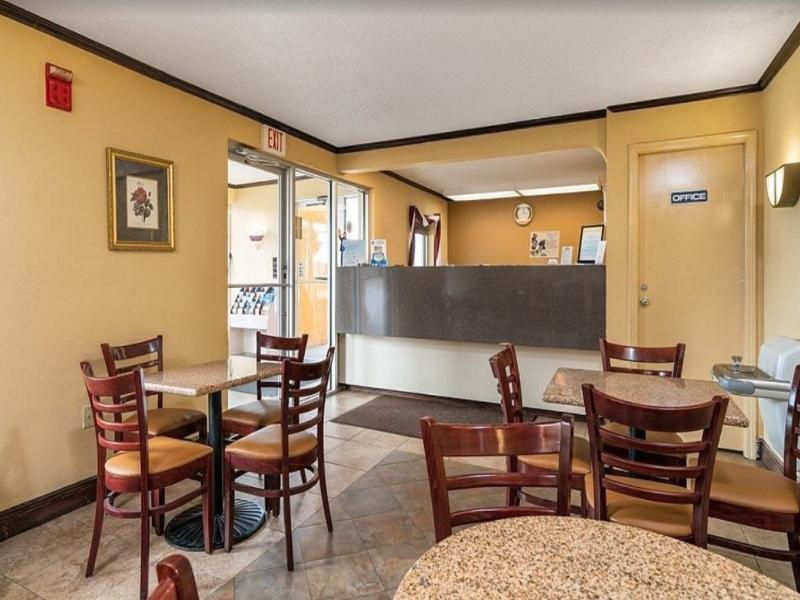 Days Inn by Wyndham Moss Point Pascagoula image