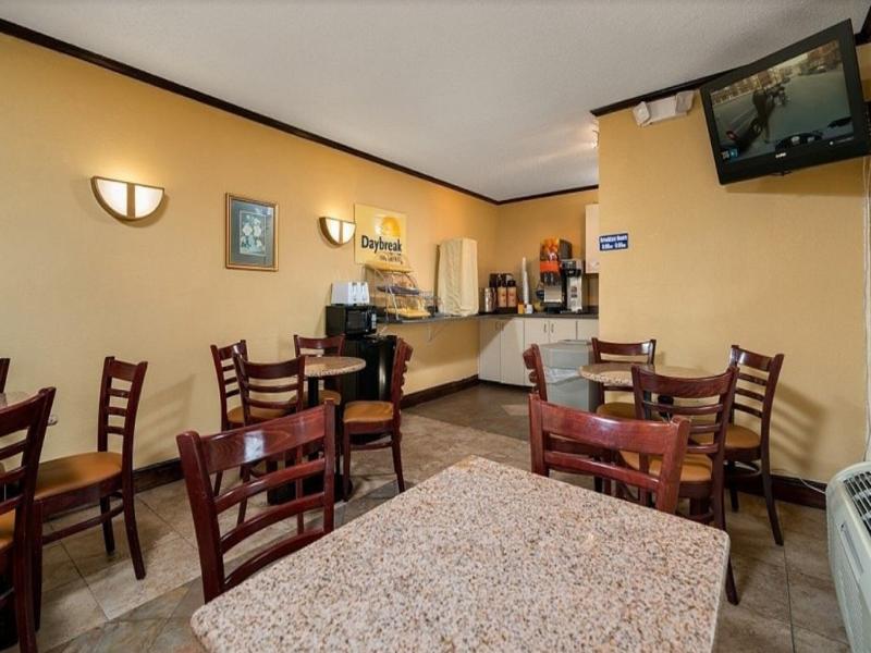 Days Inn by Wyndham Moss Point Pascagoula image