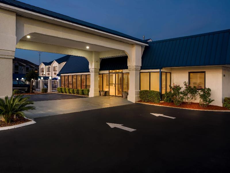 Days Inn By Wyndham Troy — exterior view