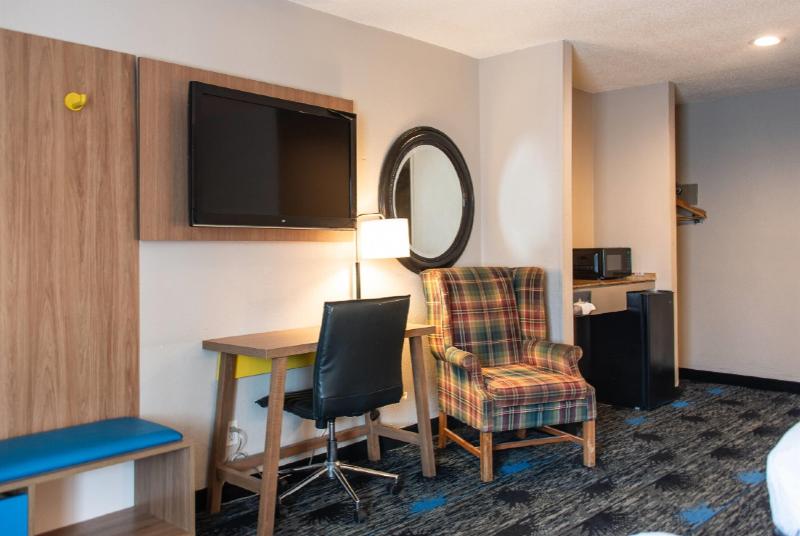 Days Inn By Wyndham Troy image