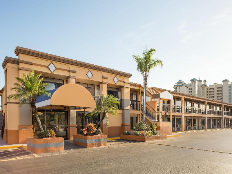 Travelodge By Wyndham Fort Myers North image