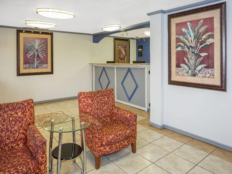 Travelodge By Wyndham Fort Myers North image
