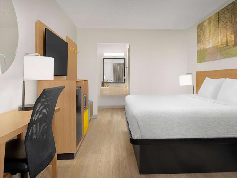 Days Inn By Wyndham Lake City I-75 image