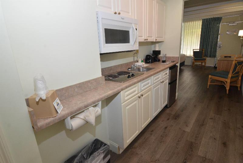 Days Inn & Suites by Wyndham Jekyll Island image