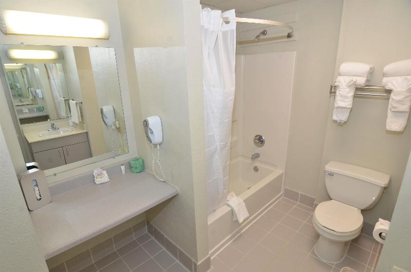 Days Inn & Suites by Wyndham Jekyll Island image