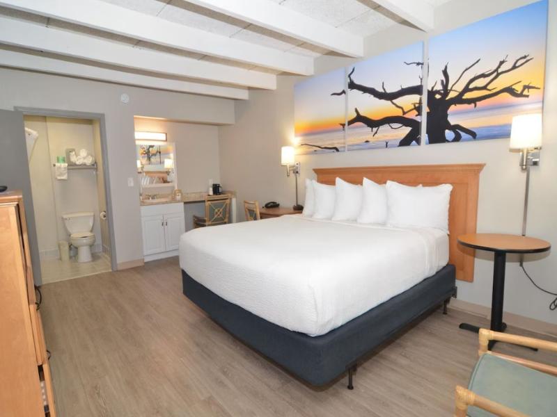 Days Inn & Suites by Wyndham Jekyll Island image