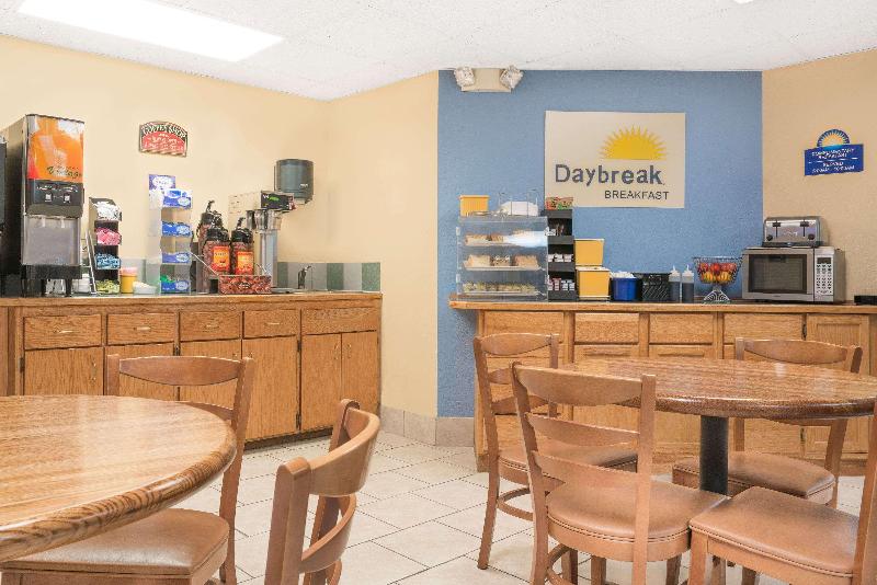 Days Inn by Wyndham Alexandria MN — restaurant