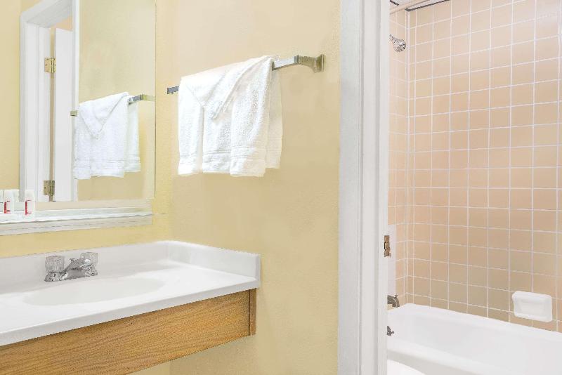 Days Inn by Wyndham Alexandria MN