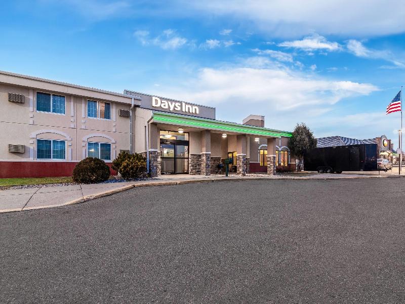 Days Inn By Wyndham Minot — general view