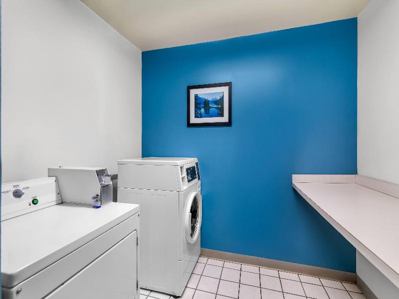 Days Inn By Wyndham Minot image