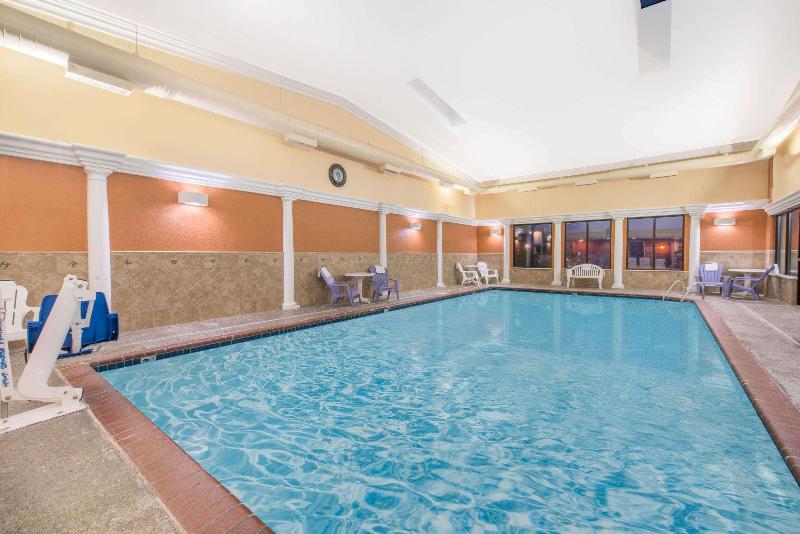 Days Inn By Wyndham Minot image