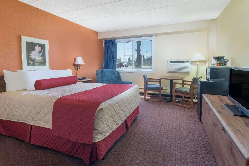 Days Inn By Wyndham Minot image