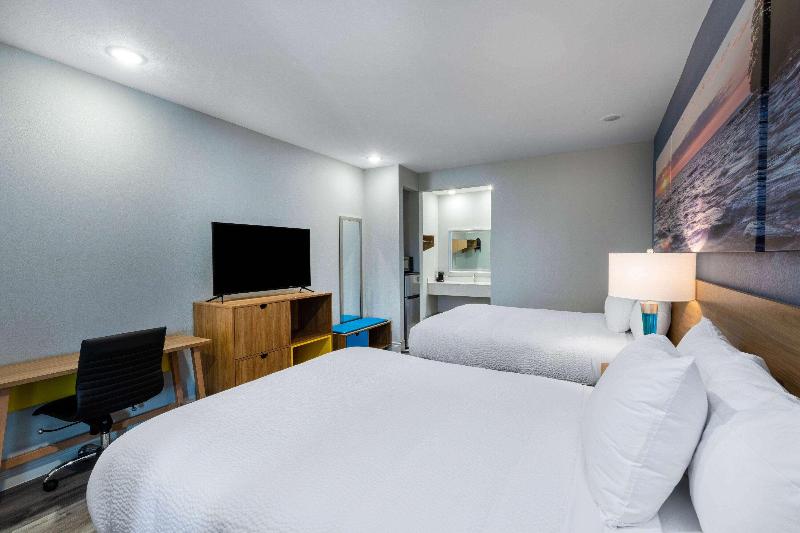 Days Inn By Wyndham Minot image