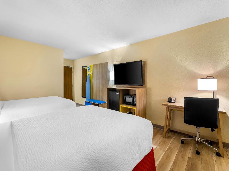 Days Inn By Wyndham Minot image
