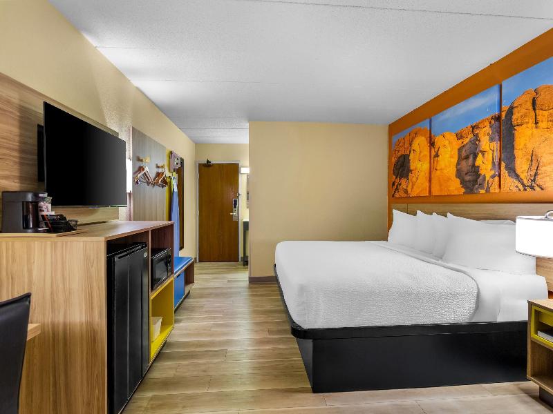 Days Inn By Wyndham Minot image