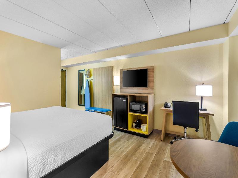 Days Inn By Wyndham Minot image