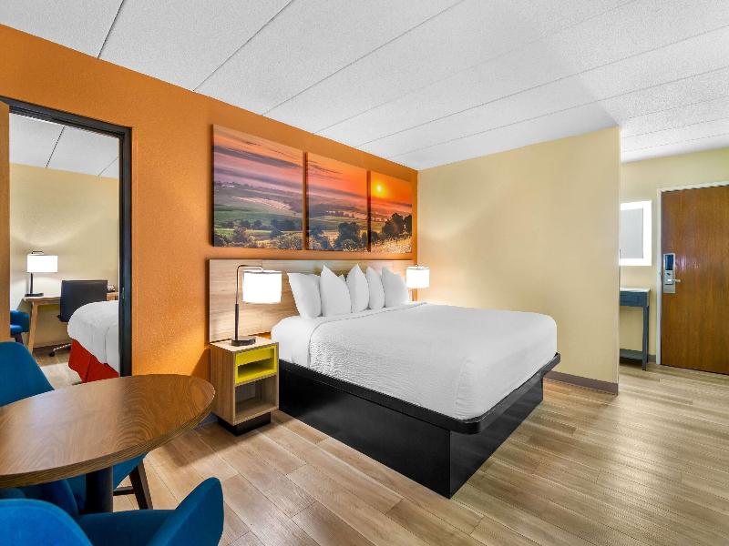 Days Inn By Wyndham Minot image