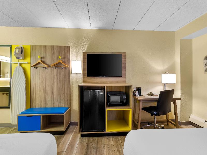 Days Inn By Wyndham Minot image