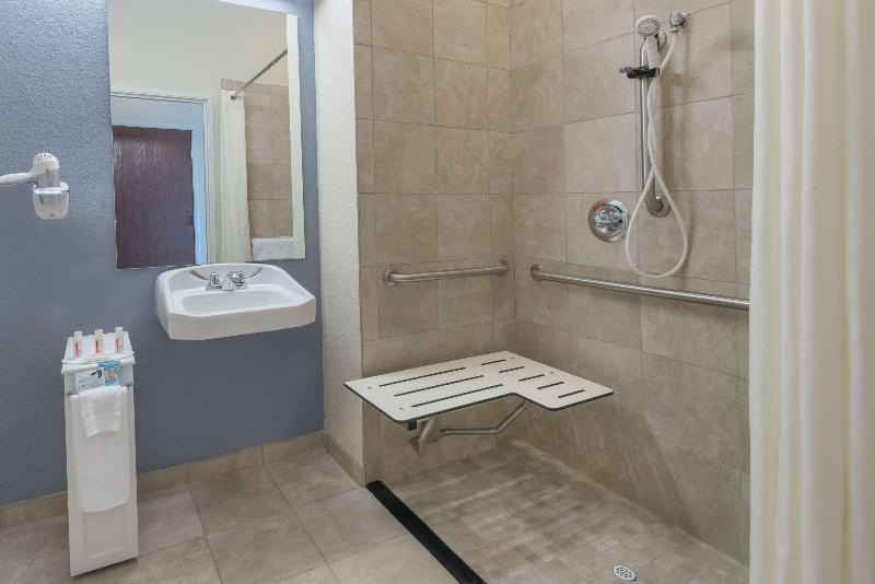 Days Inn By Wyndham Minot image