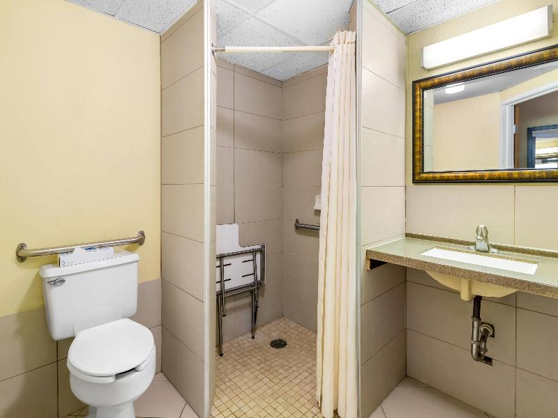 Days Inn By Wyndham Minot image