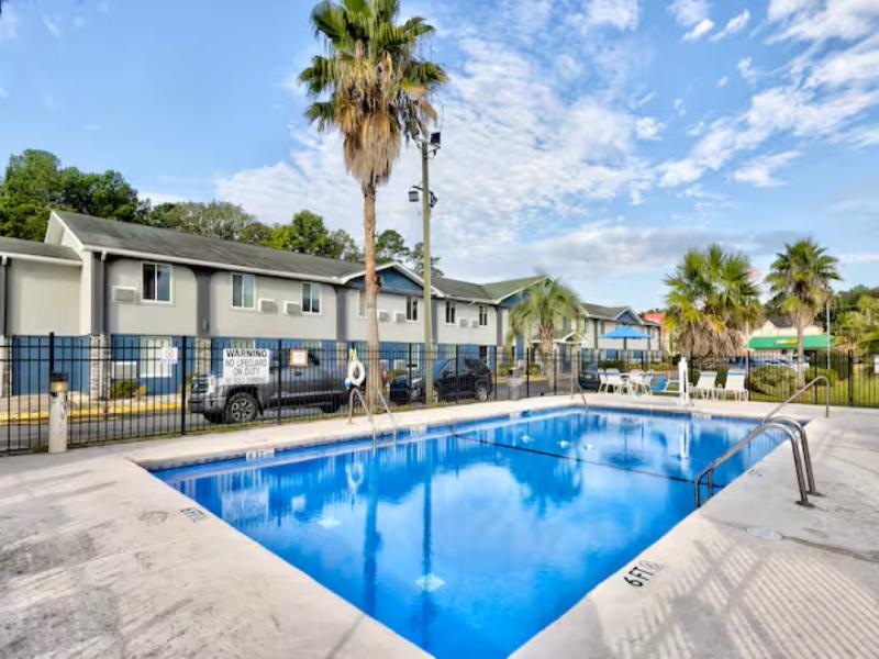 Days Inn by Wyndham Savannah Airport image