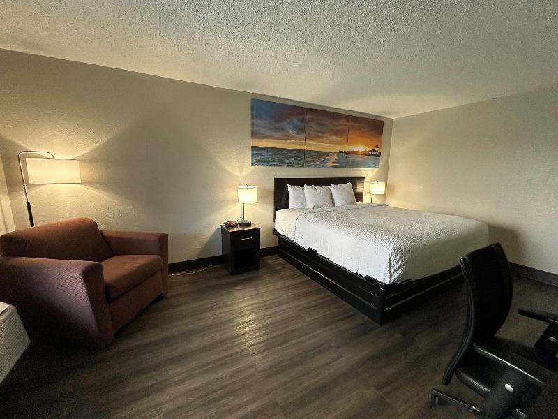 Days Inn by Wyndham Savannah Airport image