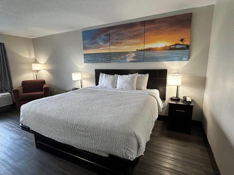 Days Inn by Wyndham Savannah Airport image