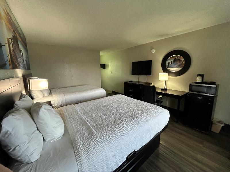 Days Inn by Wyndham Savannah Airport image