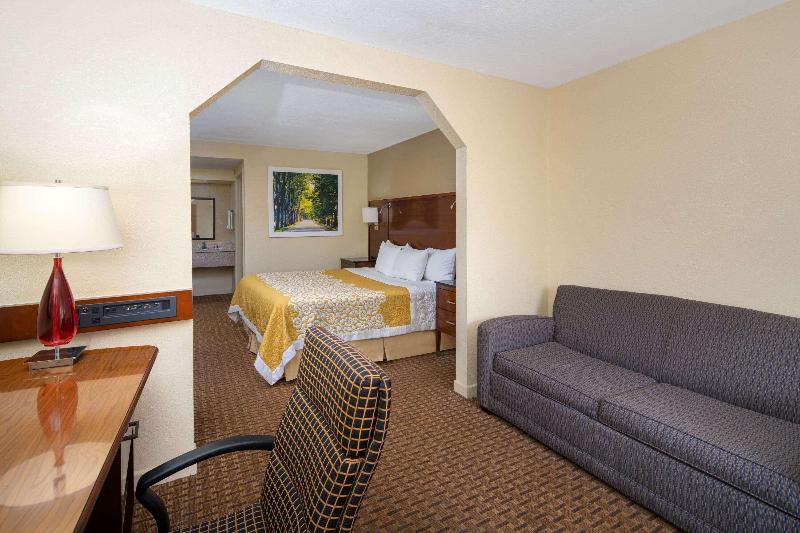 Days Inn By Wyndham Thomaston image