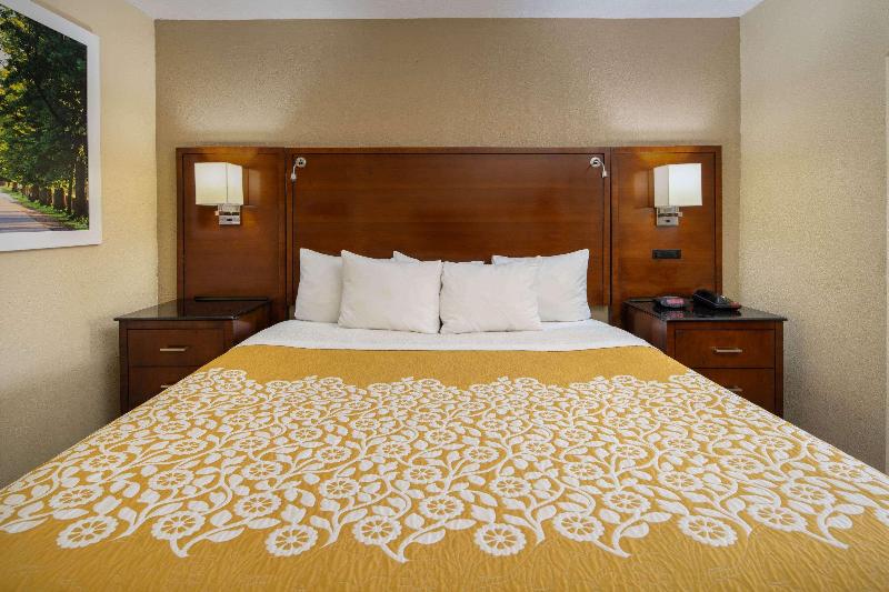 Days Inn By Wyndham Thomaston image
