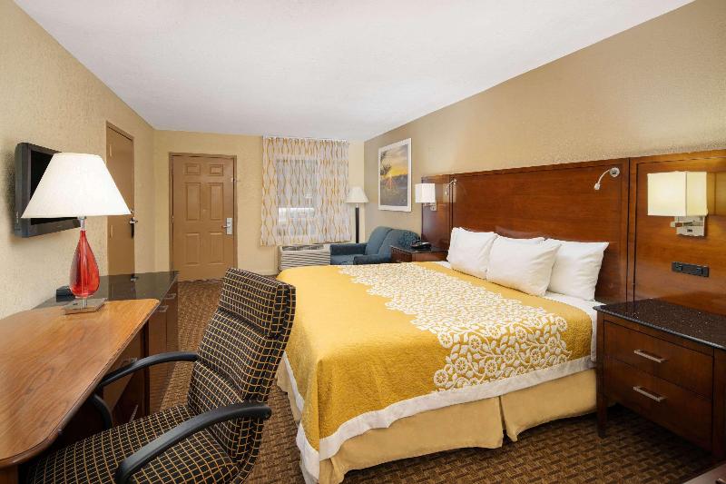 Days Inn By Wyndham Thomaston image