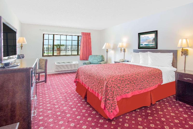 Days Inn By Wyndham Lake Village image 6