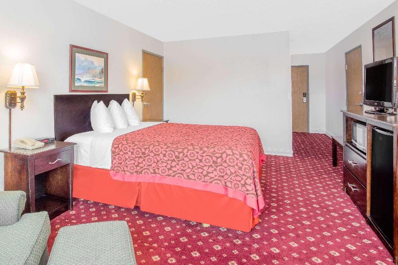 Days Inn By Wyndham Lake Village image 5