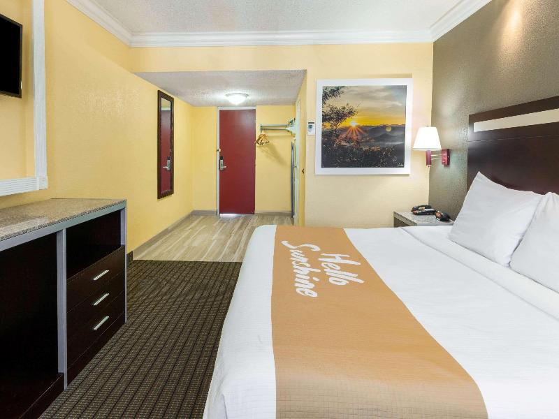 Days Inn By Wyndham Nanuet / Spring Valley image