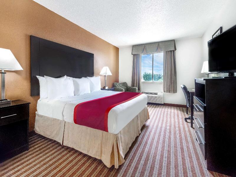 Days Inn & Suites by Wyndham Dallas image