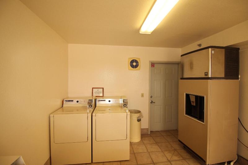 Days Inn By Wyndham Safford Az image