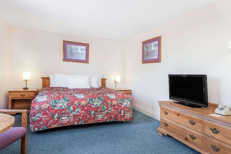 Days Inn By Wyndham Burns image