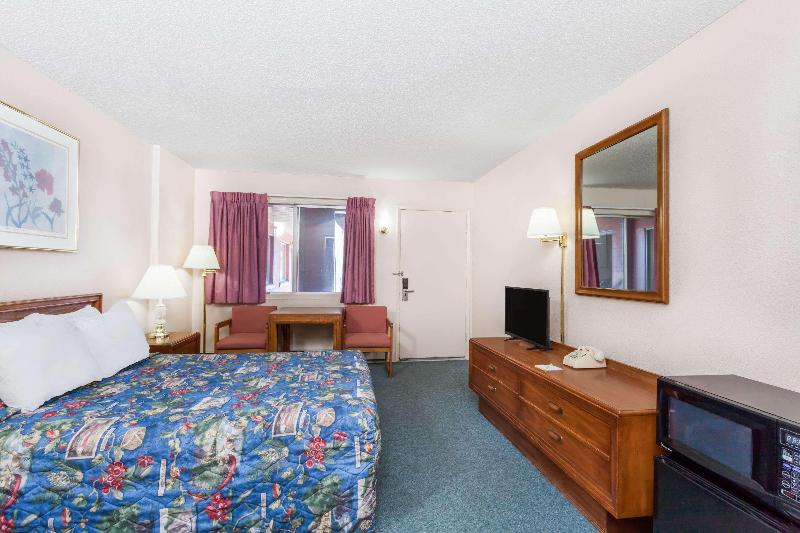Days Inn By Wyndham Burns image
