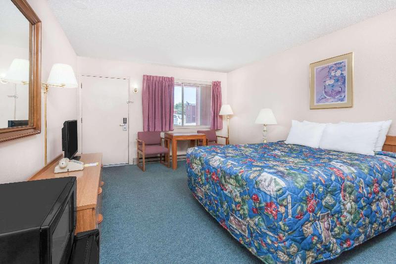 Days Inn By Wyndham Burns image